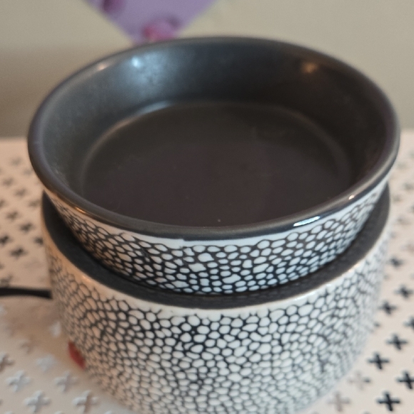 Black and White Ceramic Wax Warmer - Picture 2 of 5